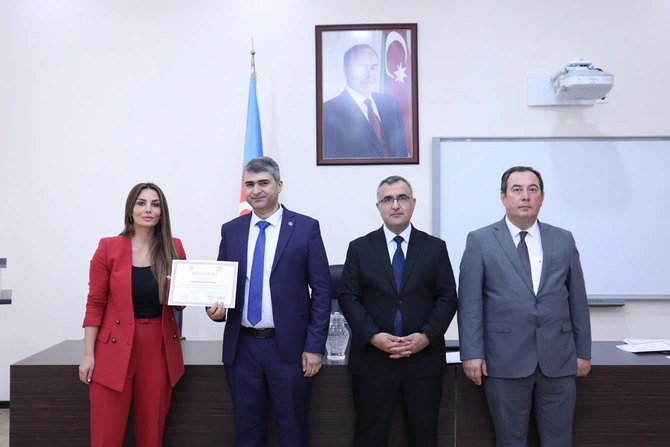 Mediatorlara sertifikatlar təqdim edildi — FOTOLAR