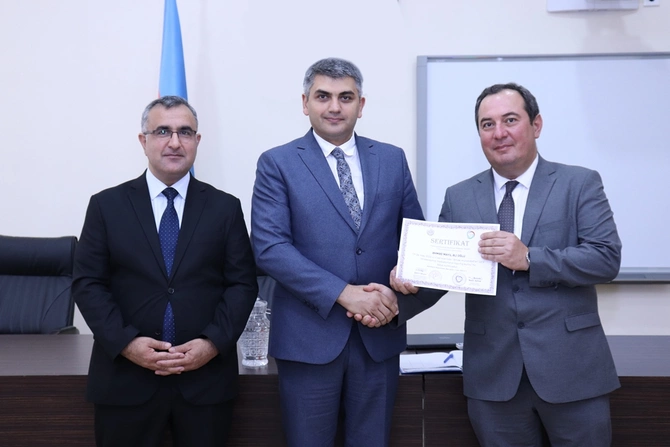 Mediatorlara sertifikatlar təqdim edildi — FOTOLAR