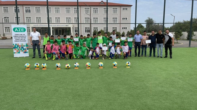 Salyanda yeniyetmələr arasında mini futbol üzrə rayon turniri keçirildi — FOTOLAR Salyanda yeniyetmələr arasında mini futbol üzrə rayon turniri keçirildi — FOTOLAR