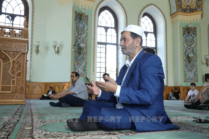 “Təzəpir” məscidində bayram namazı qılındı — FOTOLAR