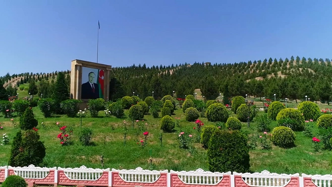 Füzulidə Vətən Müharibəsi şəhidlərinin ailələri ziyarət olundu — FOTOLAR Füzulidə Vətən Müharibəsi şəhidlərinin ailələri ziyarət olundu — FOTOLAR