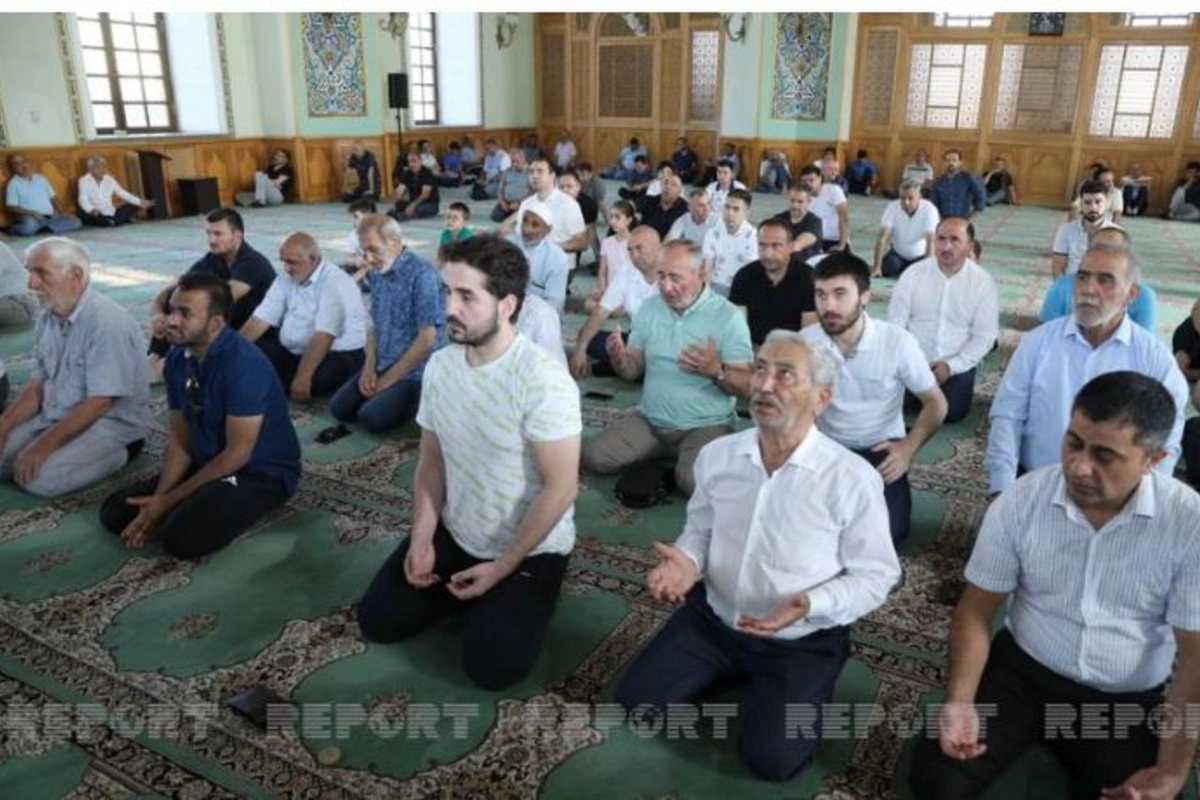 “Təzəpir” məscidində bayram namazı qılındı — FOTOLAR