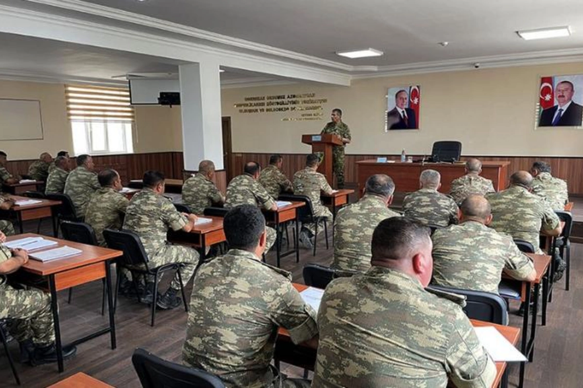Zakir Həsənov Xocavənddə müşavirə keçirdi