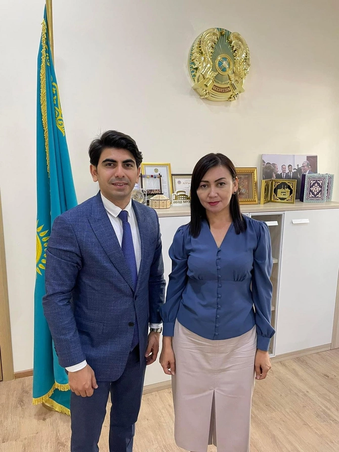 Azərbaycanlı jurnalistlər Qazaxıstanın nüfuzlu media qurumunu ziyarət etdi — FOTOLAR Azərbaycanlı jurnalistlər Qazaxıstanın nüfuzlu media qurumunu ziyarət etdi — FOTOLAR