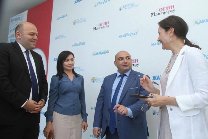 Azərbaycanlı jurnalistlər Qazaxıstanın nüfuzlu media qurumunu ziyarət etdi — FOTOLAR Azərbaycanlı jurnalistlər Qazaxıstanın nüfuzlu media qurumunu ziyarət etdi — FOTOLAR