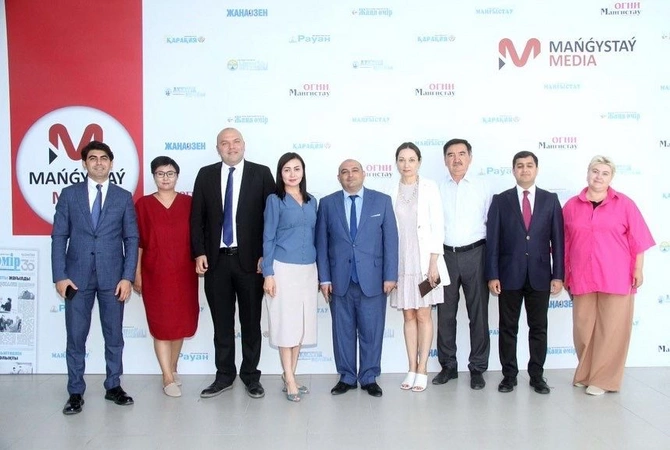 Azərbaycanlı jurnalistlər Qazaxıstanın nüfuzlu media qurumunu ziyarət etdi — FOTOLAR Azərbaycanlı jurnalistlər Qazaxıstanın nüfuzlu media qurumunu ziyarət etdi — FOTOLAR
