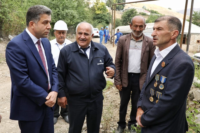 Baş direktor aparılan işlərlə tanış oldu — FOTOLAR Baş direktor aparılan işlərlə tanış oldu — FOTOLAR