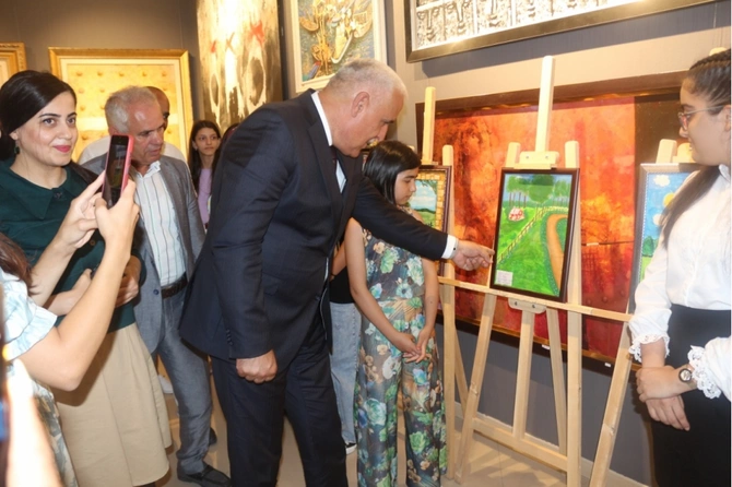 Xətaidə “Təbiəti yaşıla boyayaq” adlı rəsm sərgisi keçirildi — FOTOLAR