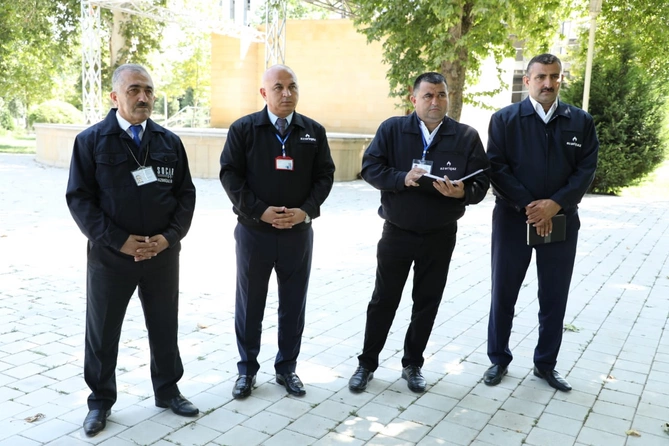 Bərdədə növbəti dəfə “Səyyar qəbul otağı” quruldu — FOTOLAR Bərdədə növbəti dəfə “Səyyar qəbul otağı” quruldu — FOTOLAR