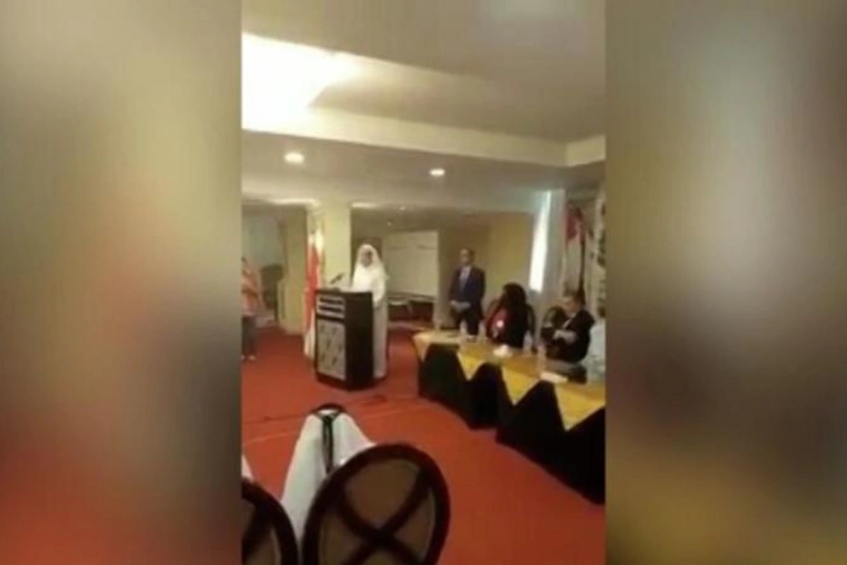 Tanınmış ərəb diplomat çıxışı zamanı öldü — VİDEO