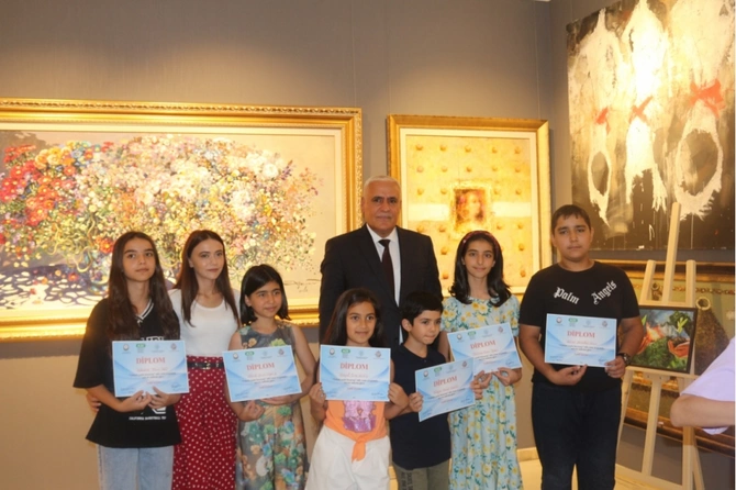 Xətaidə “Təbiəti yaşıla boyayaq” adlı rəsm sərgisi keçirildi — FOTOLAR