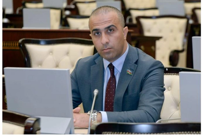 Deputat Səfər Mehdiyevin polislə davranışını tənqid etdi: “O, aşkar şəkildə vəzifə səlahiyyətlərini aşıb” — VİDEO Deputat Səfər Mehdiyevin polislə davranışını tənqid etdi: “O, aşkar şəkildə vəzifə səlahiyyətlərini aşıb” — VİDEO