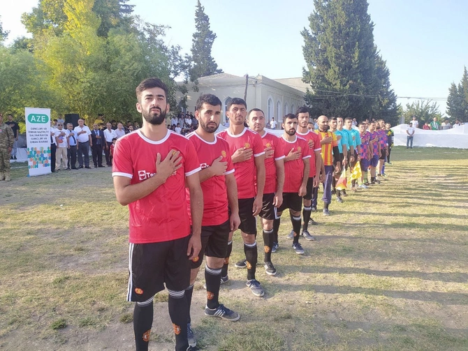 Salyanda şəhidlərin əziz xatirəsinə həsr olunmuş futbol üzrə rayon birinciliyi keçirildi — FOTOLAR