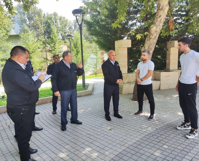 Mingəçevirdə vətəndaşların sualları yerindəcə cavablandırıldı — FOTOLAR