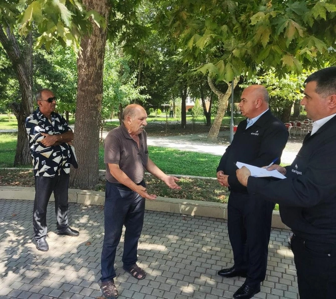 Mingəçevirdə vətəndaşların sualları yerindəcə cavablandırıldı — FOTOLAR