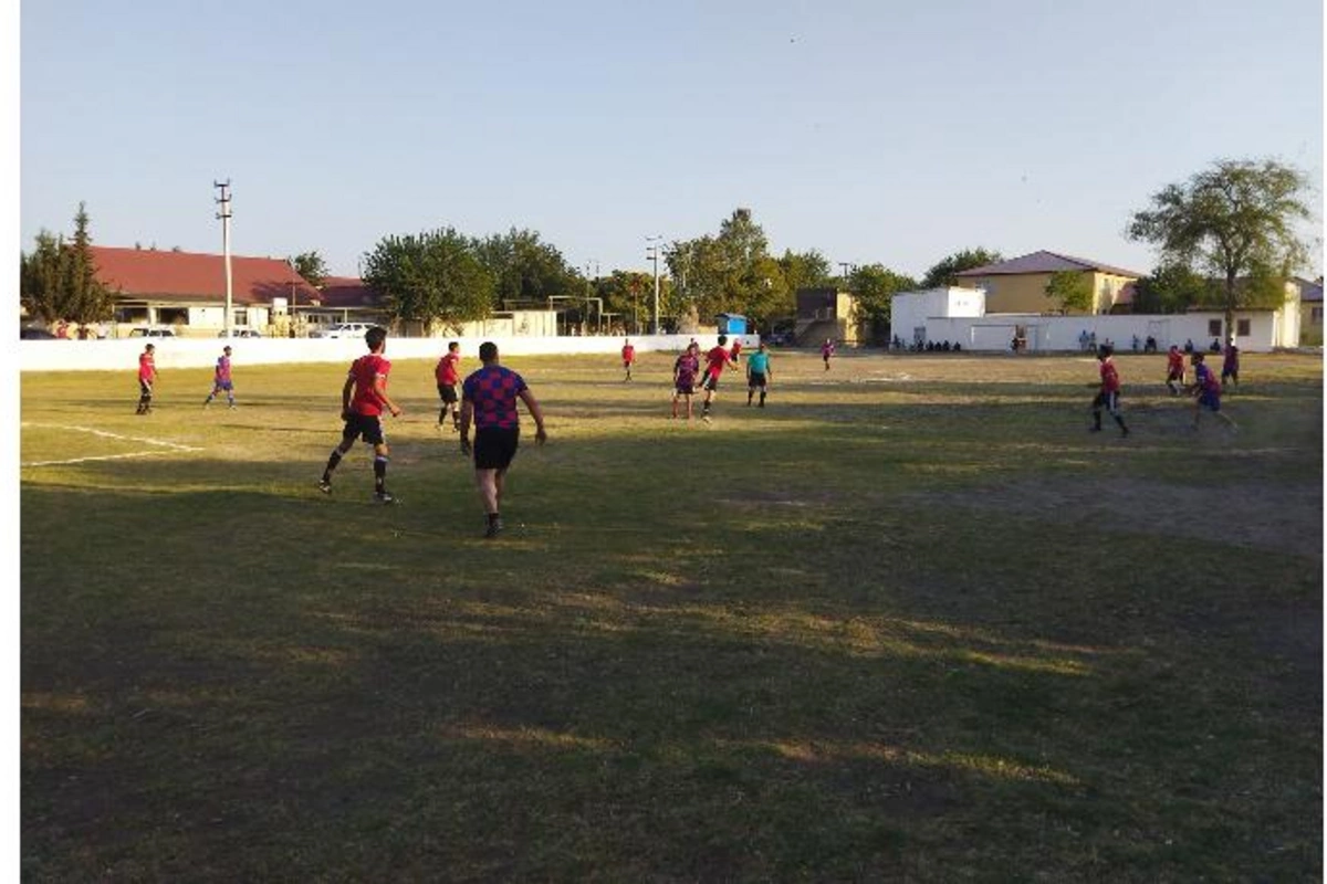 Salyanda şəhidlərin əziz xatirəsinə həsr olunmuş futbol üzrə rayon birinciliyi keçirildi — FOTOLAR