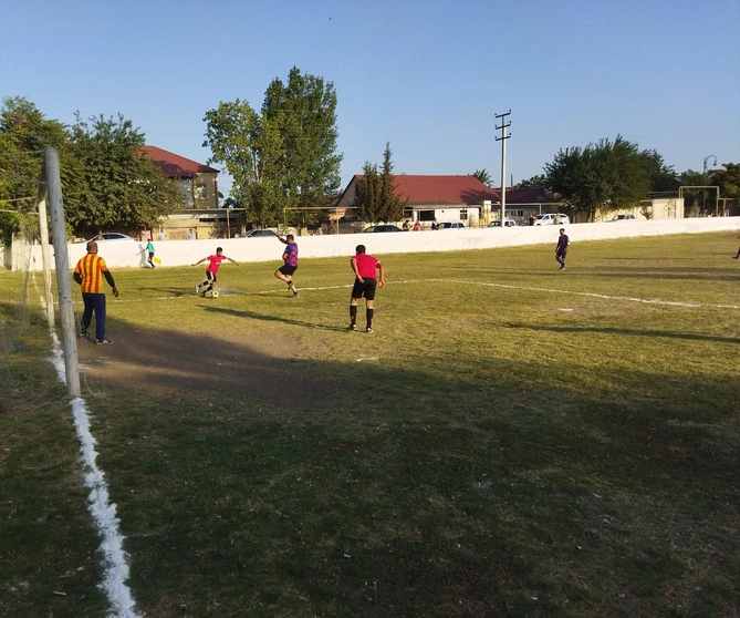 Salyanda şəhidlərin əziz xatirəsinə həsr olunmuş futbol üzrə rayon birinciliyi keçirildi — FOTOLAR