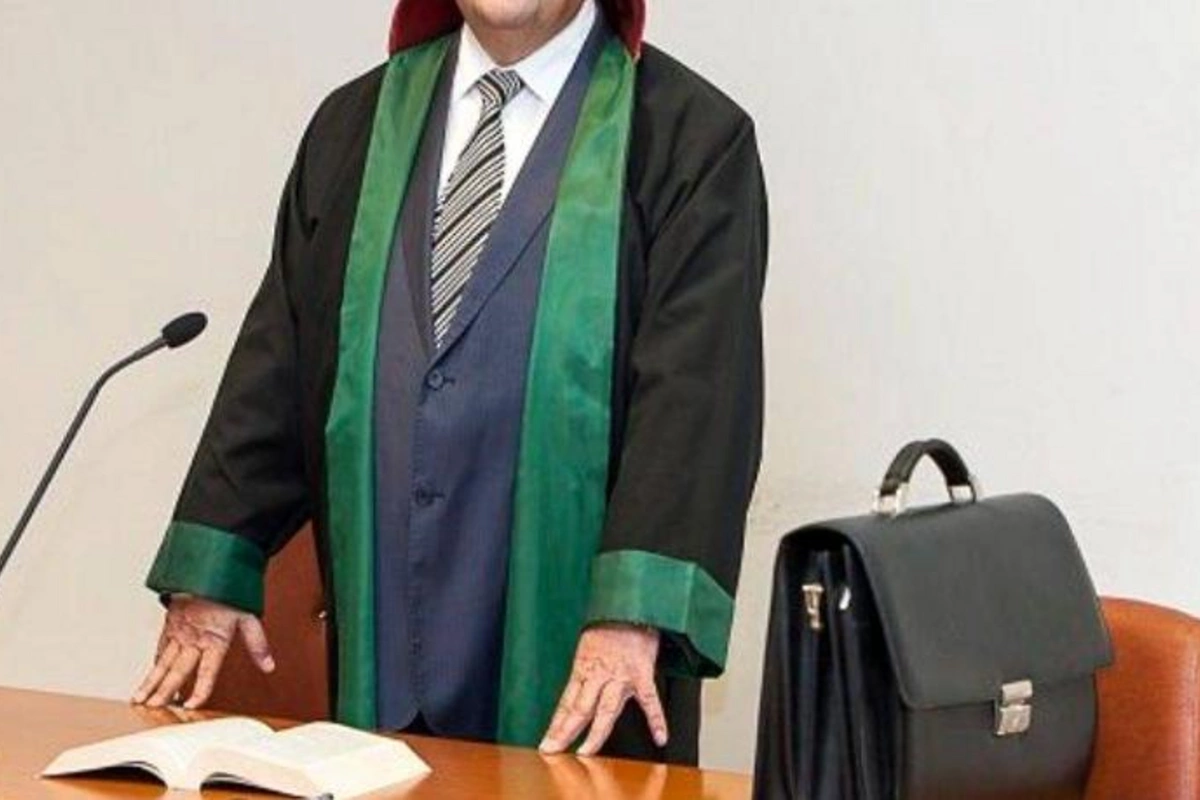 Daha bir vəkil Kollegiyadan çıxarıldı