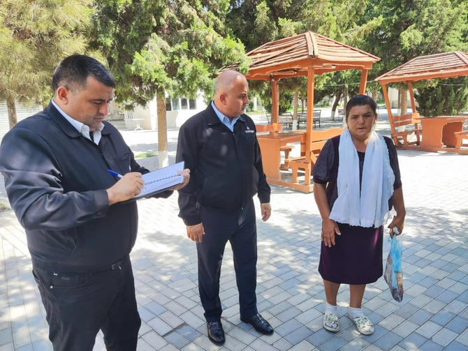 Bölgələrdə vətəndaşlarla görüşlər keçirilir, problemləri yerindəcə dinlənilir — FOTOLAR Bölgələrdə vətəndaşlarla görüşlər keçirilir, problemləri yerindəcə dinlənilir — FOTOLAR
