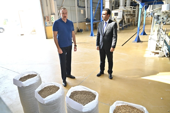 Prezident İlham Əliyev “Ağsu Aqropark”ın fəaliyyəti ilə tanış oldu — YENİLƏNİB/FOTO Prezident İlham Əliyev “Ağsu Aqropark”ın fəaliyyəti ilə tanış oldu — YENİLƏNİB/FOTO