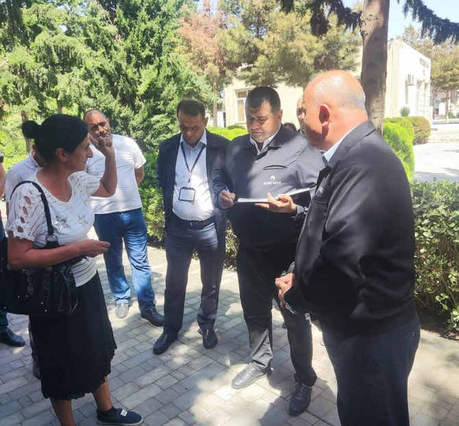 Bölgələrdə vətəndaşlarla görüşlər keçirilir, problemləri yerindəcə dinlənilir — FOTOLAR Bölgələrdə vətəndaşlarla görüşlər keçirilir, problemləri yerindəcə dinlənilir — FOTOLAR