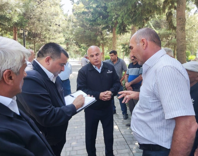 Bölgələrdə vətəndaşlarla görüşlər keçirilir, problemləri yerindəcə dinlənilir — FOTOLAR Bölgələrdə vətəndaşlarla görüşlər keçirilir, problemləri yerindəcə dinlənilir — FOTOLAR