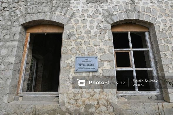Şuşada həm məsciddə, həm də kilsədə restavrasiya işləri aparılır — FOTOREPORTAJ Şuşada həm məsciddə, həm də kilsədə restavrasiya işləri aparılır — FOTOREPORTAJ