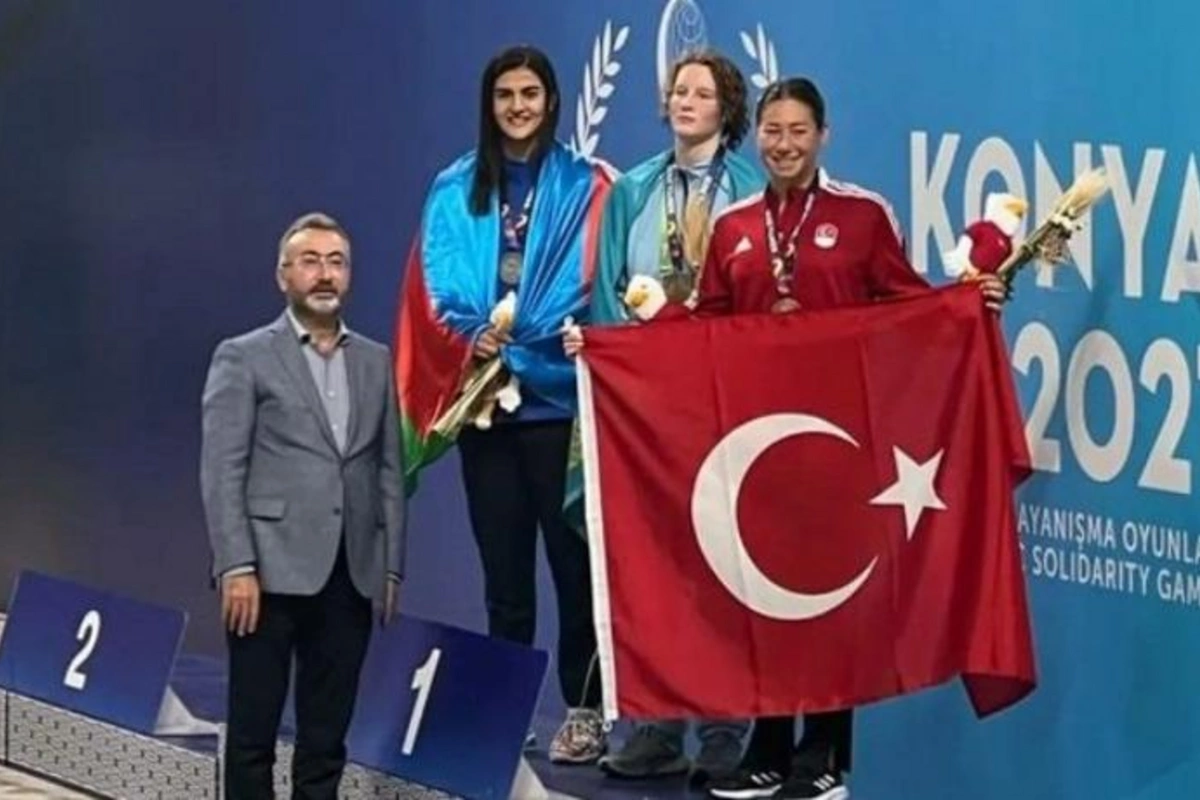 İslamiada: Üzgüçümüz gümüş medal qazandı