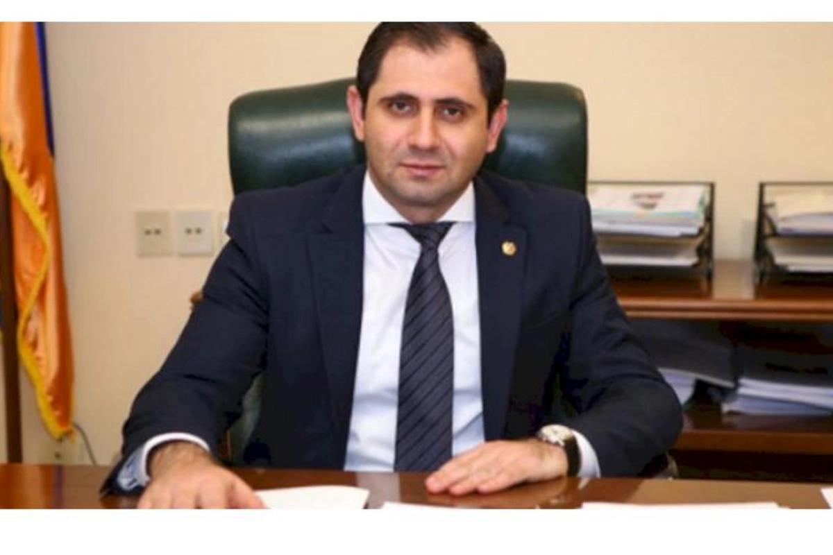 Ermənistanın müdafiə naziri Rusiyaya getdi