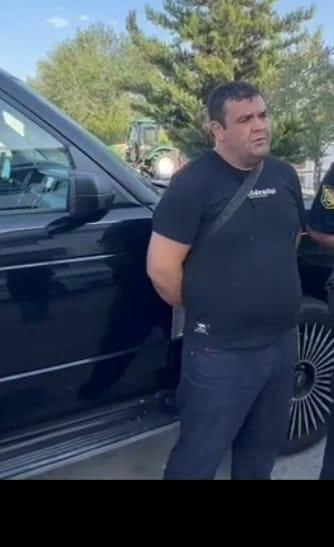 Narkotikin təsiri altında “Range Rover”i idarə edən şəxs saxlanıldı — FOTOLAR Narkotikin təsiri altında “Range Rover”i idarə edən şəxs saxlanıldı — FOTOLAR