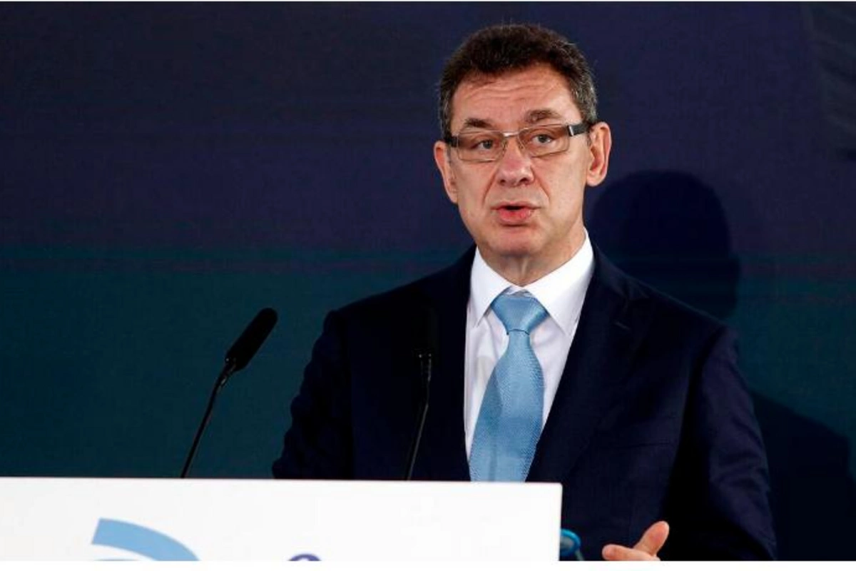 “Pfizer”in rəhbəri koronavirusa yoluxdu