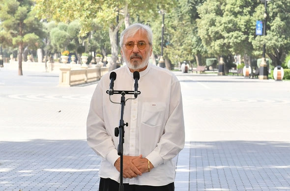 Prezident və xanımı Müslüm Maqomayevin abidəsinin açılışında iştirak etdilər — YENİLƏNİB Prezident və xanımı Müslüm Maqomayevin abidəsinin açılışında iştirak etdilər — YENİLƏNİB