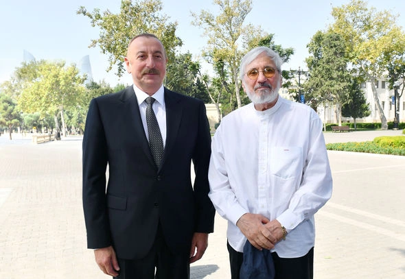 Prezident və xanımı Müslüm Maqomayevin abidəsinin açılışında iştirak etdilər — YENİLƏNİB Prezident və xanımı Müslüm Maqomayevin abidəsinin açılışında iştirak etdilər — YENİLƏNİB