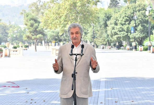 Prezident və xanımı Müslüm Maqomayevin abidəsinin açılışında iştirak etdilər — YENİLƏNİB Prezident və xanımı Müslüm Maqomayevin abidəsinin açılışında iştirak etdilər — YENİLƏNİB