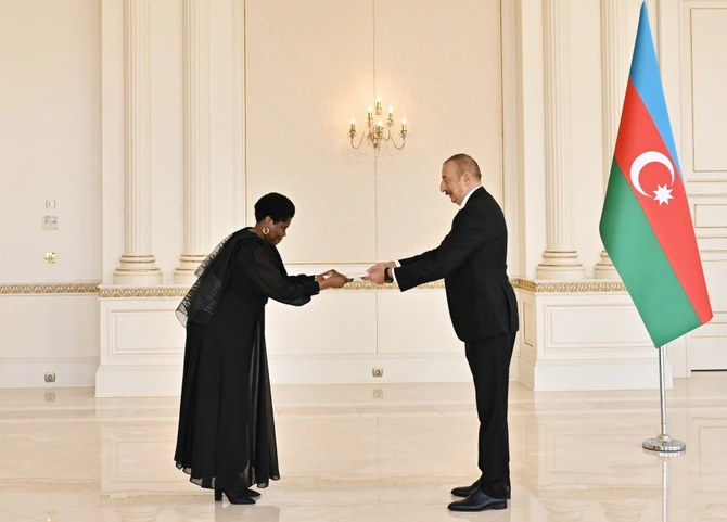 İlham Əliyev Cənubi Afrika Respublikasının yeni səfirinin etimadnaməsini qəbul etdi — YENİLƏNİB
