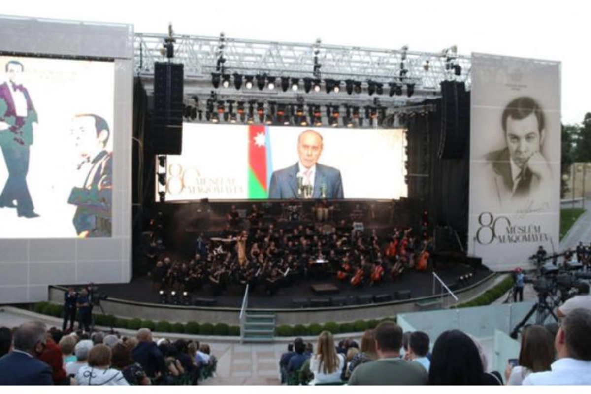 İlham Əliyev və Mehriban Əliyeva Müslüm Maqomayevin xatirəsinə həsr olunan gecədə iştirak edib — FOTOLAR ( YENİLƏNİB)
