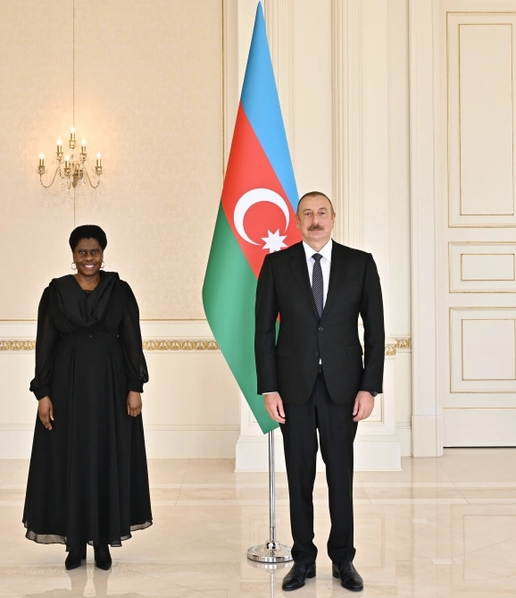 İlham Əliyev Cənubi Afrika Respublikasının yeni səfirinin etimadnaməsini qəbul etdi — YENİLƏNİB