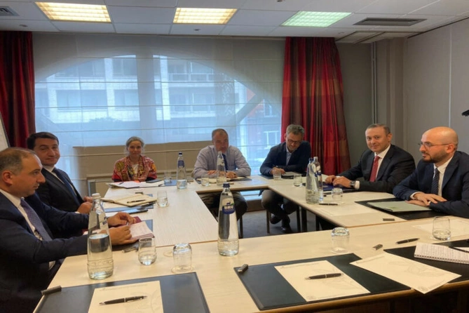 Brüssel müzakirələri: Qriqoryan Hacıyevin qarşısına əli ətəyindən uzun gəlib...— Taleh Şahsuvarlı