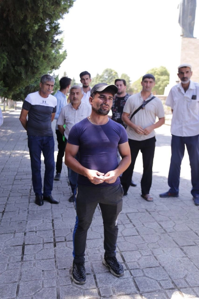 Lənkəranda vətəndaşlarla görüş keçirildi, ünvanlanan suallar cavablandırıldı — FOTOLAR Lənkəranda vətəndaşlarla görüş keçirildi, ünvanlanan suallar cavablandırıldı — FOTOLAR