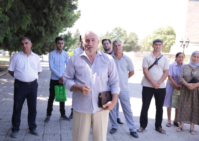 Lənkəranda vətəndaşlarla görüş keçirildi, ünvanlanan suallar cavablandırıldı — FOTOLAR Lənkəranda vətəndaşlarla görüş keçirildi, ünvanlanan suallar cavablandırıldı — FOTOLAR