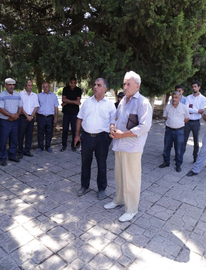 Lənkəranda vətəndaşlarla görüş keçirildi, ünvanlanan suallar cavablandırıldı — FOTOLAR Lənkəranda vətəndaşlarla görüş keçirildi, ünvanlanan suallar cavablandırıldı — FOTOLAR