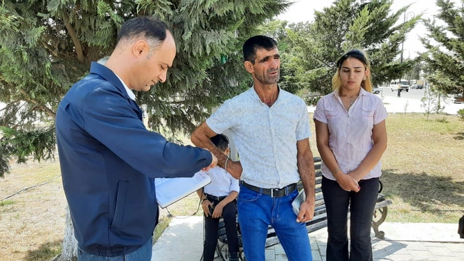 “Açıq mikrofon” aksiyasında Neftçala sakinləri qazla bağlı problemlərini bildirdilər — FOTOLAR “Açıq mikrofon” aksiyasında Neftçala sakinləri qazla bağlı problemlərini bildirdilər — FOTOLAR