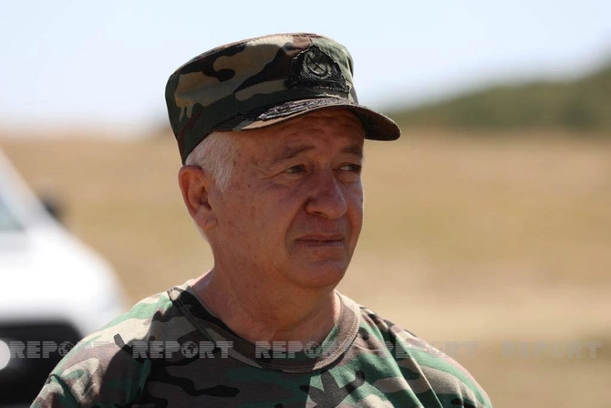 Siyəzəndə baş verən yanğın söndürülür, hadisə yerinə nazir müavini gəldi — FOTOLAR Siyəzəndə baş verən yanğın söndürülür, hadisə yerinə nazir müavini gəldi — FOTOLAR