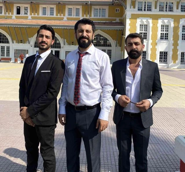 Polislər film çəkilişi zamanı mitinq səhnəsini gerçək sandılar və... — FOTOLAR Polislər film çəkilişi zamanı mitinq səhnəsini gerçək sandılar və... — FOTOLAR