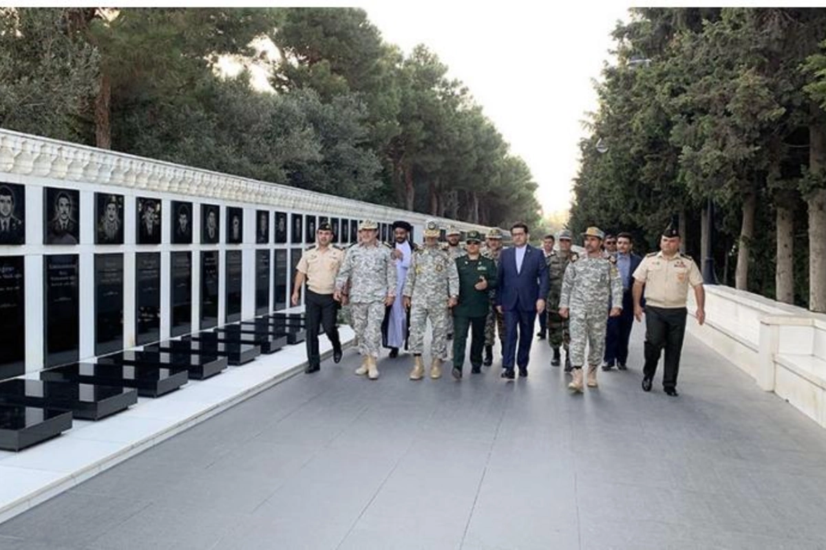 İran hərbi nümayəndə heyəti Şəhidlər xiyabanında — FOTOLAR