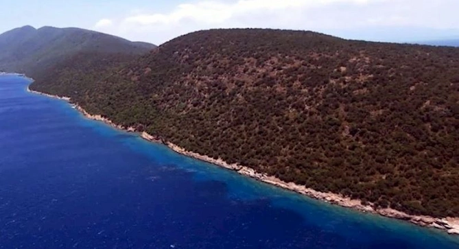 Yunan qadın ildə 600 min turistin gəldiyi adanı Türkiyədən almaq istəyir — FOTOLAR Yunan qadın ildə 600 min turistin gəldiyi adanı Türkiyədən almaq istəyir — FOTOLAR
