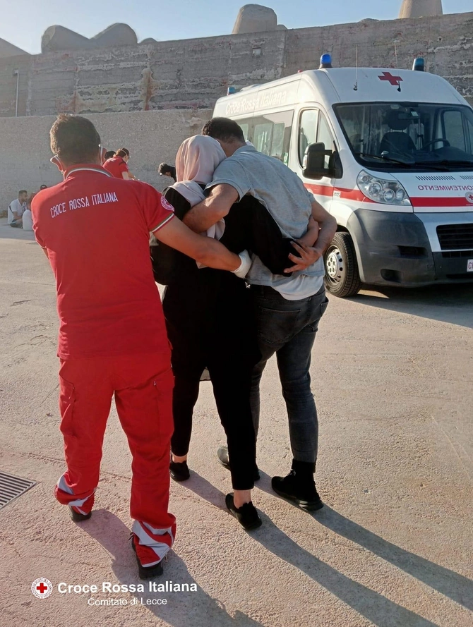 İtaliyada azyaşlı azərbaycanlı miqrant xilas edilib — FOTO İtaliyada azyaşlı azərbaycanlı miqrant xilas edilib — FOTO
