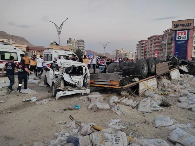 Türkiyədə ağır qəza: Xeyli ölən və yaralanan var — YENİLƏNİB/FOTO + VİDEO