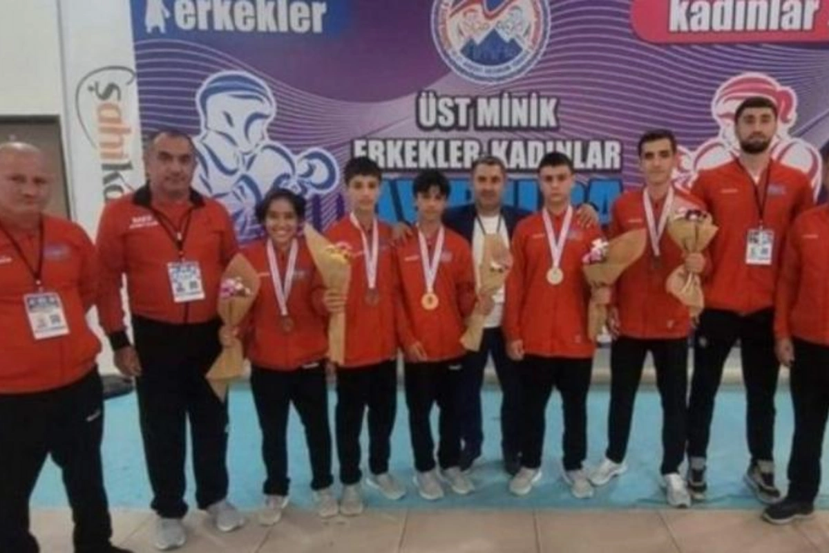 Millimiz vətənə 5 medalla döndü
