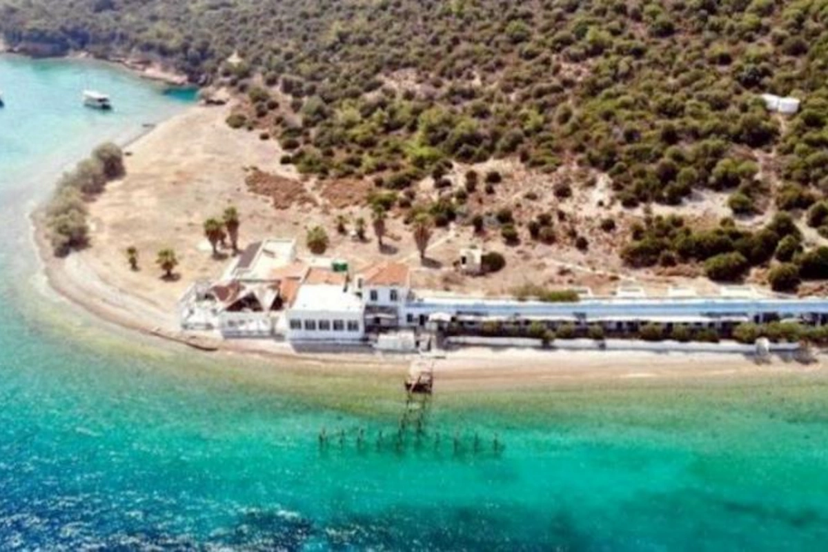 Yunan qadın ildə 600 min turistin gəldiyi adanı Türkiyədən almaq istəyir — FOTOLAR